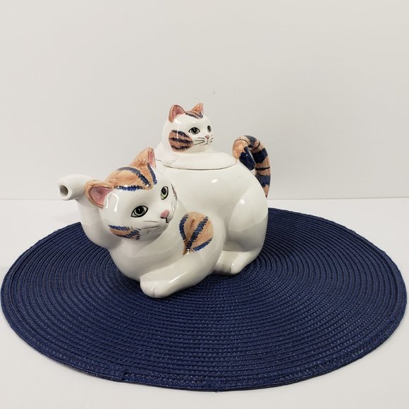 Vintage Calico Momma Cat with Cute Little Kitten Teapot - Picture 5 of 8